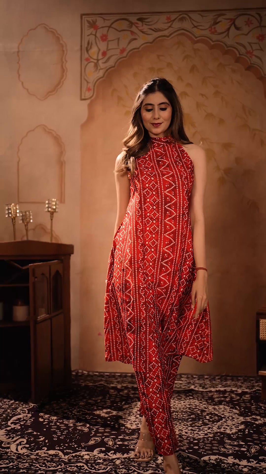 Red And White Round Neckline Sleeveless Bandhani Straight Kurta With Pent