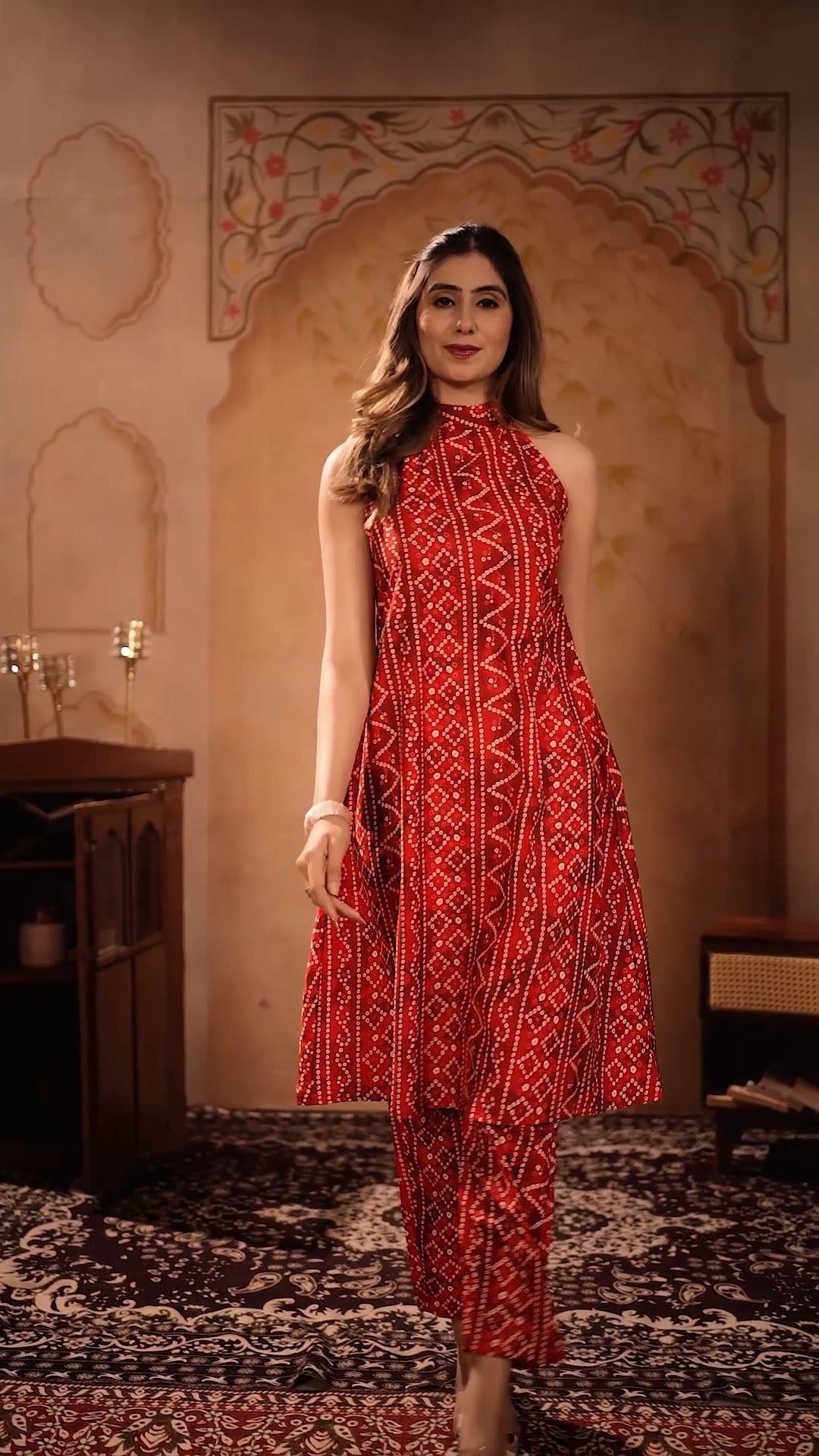 Red And White Round Neckline Sleeveless Bandhani Straight Kurta With Pent