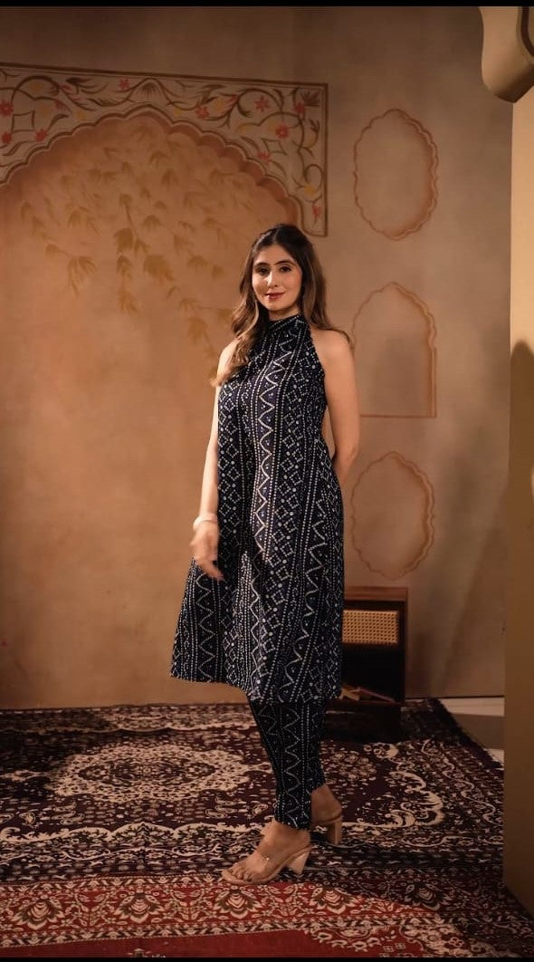 Blue And White Round Neckline Sleeveless Bandhani Straight Kurta With Pent