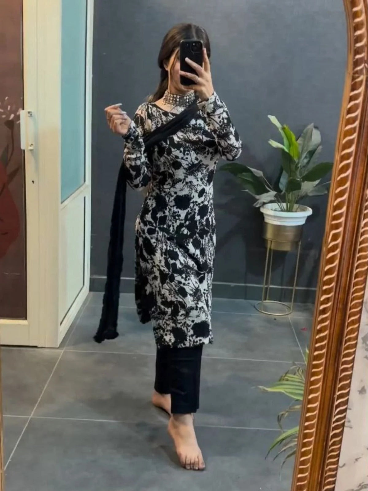 White Color Georgette 3pc Set With Beautiful Print